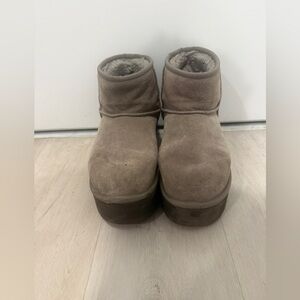 UGG
Classic Ultra Mini 50mm suede platform boots size 8 light grey